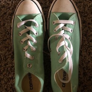 Never worn converse!!